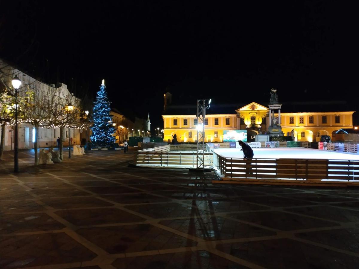 Apartman One To One Sturovo Exterior photo