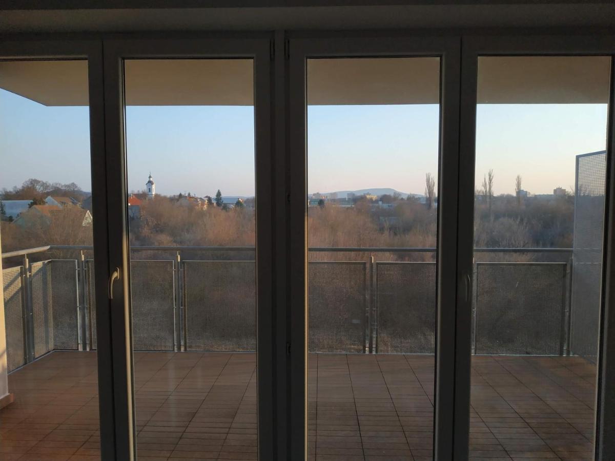 Apartman One To One Sturovo Exterior photo