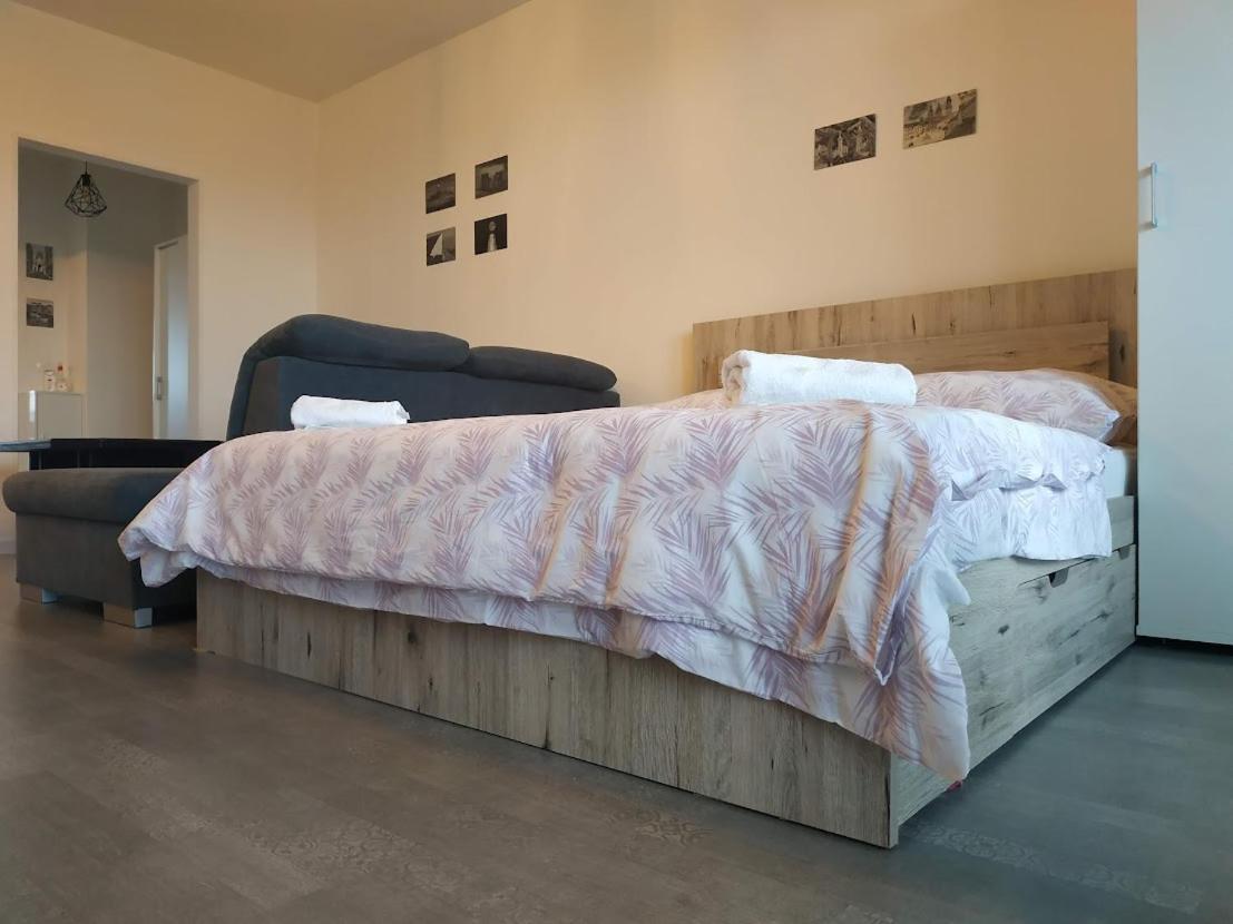 Apartman One To One Sturovo Exterior photo